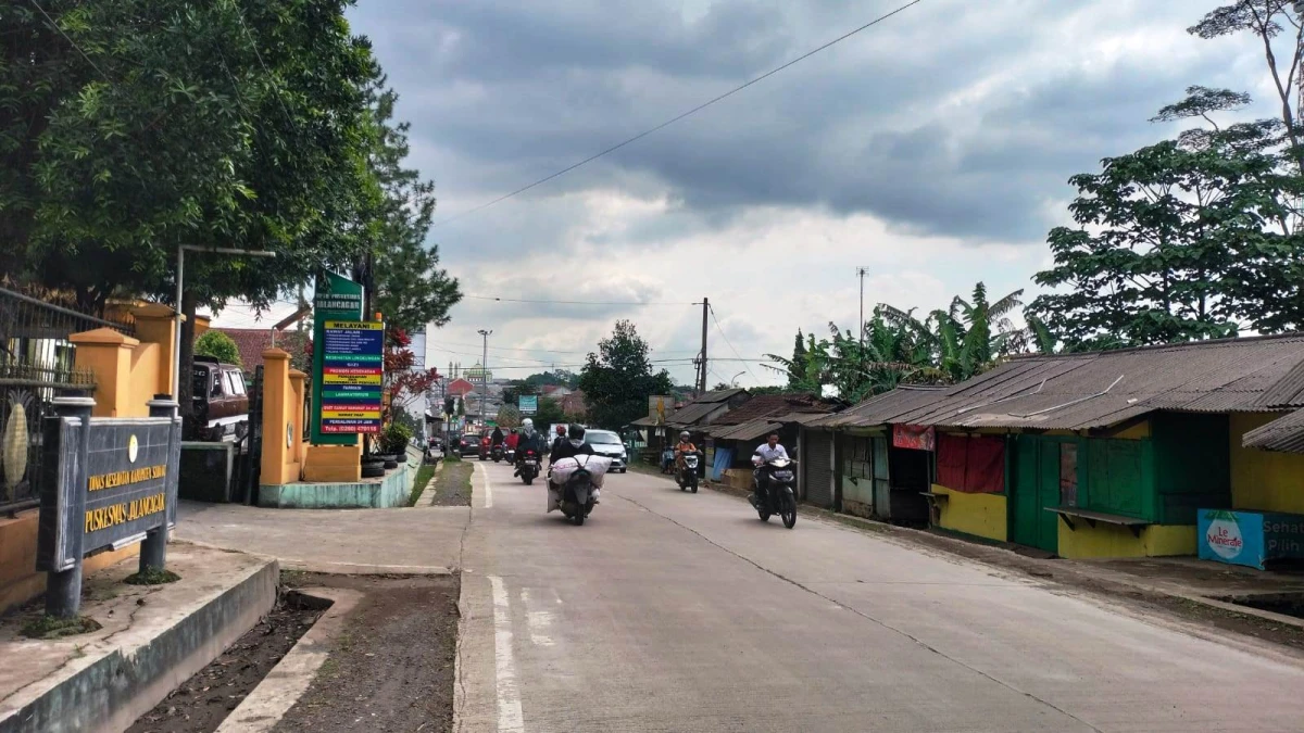 Kios Depan Puskesmas Jalancagak Subang Terbengkalai dan Kumuh