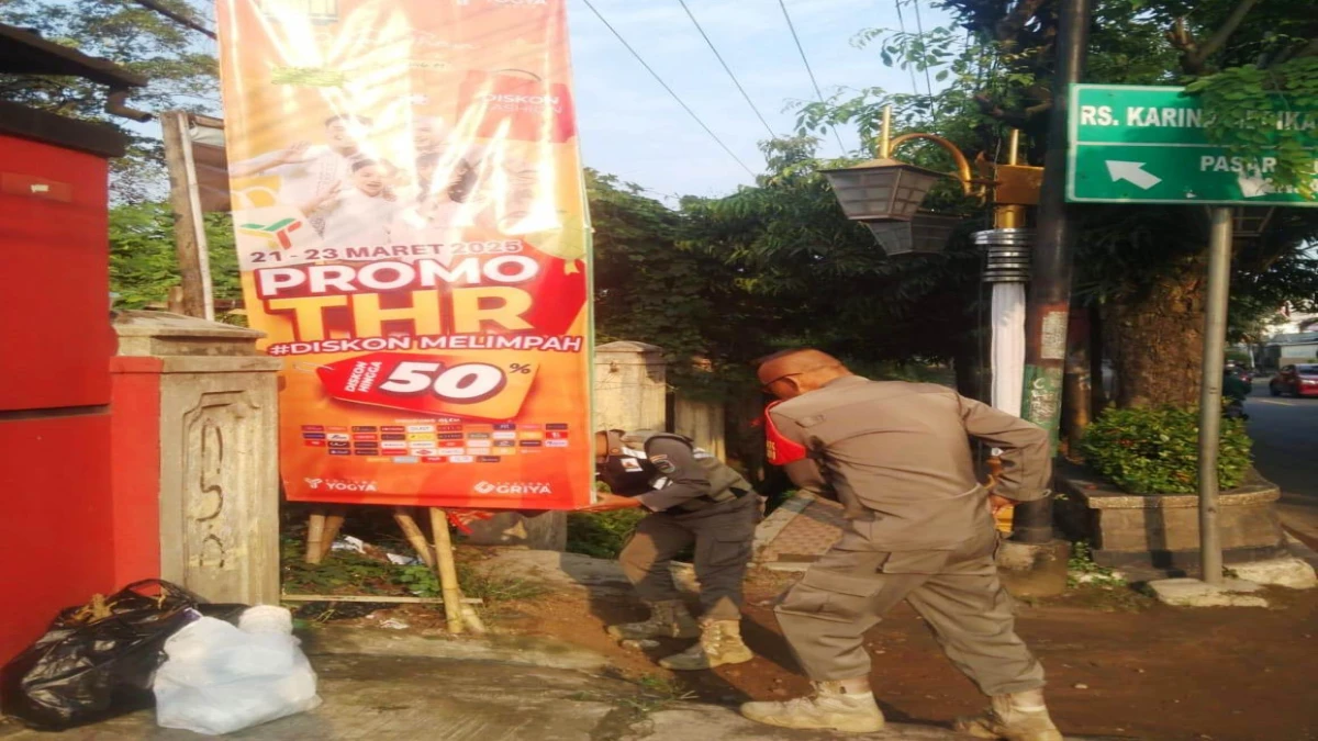 Satpol PP Purwakarta Tertibkan 42 Baliho dan Spanduk Liar,Komitmen Ciptakan Tatanan Kota Tertib dan Indah