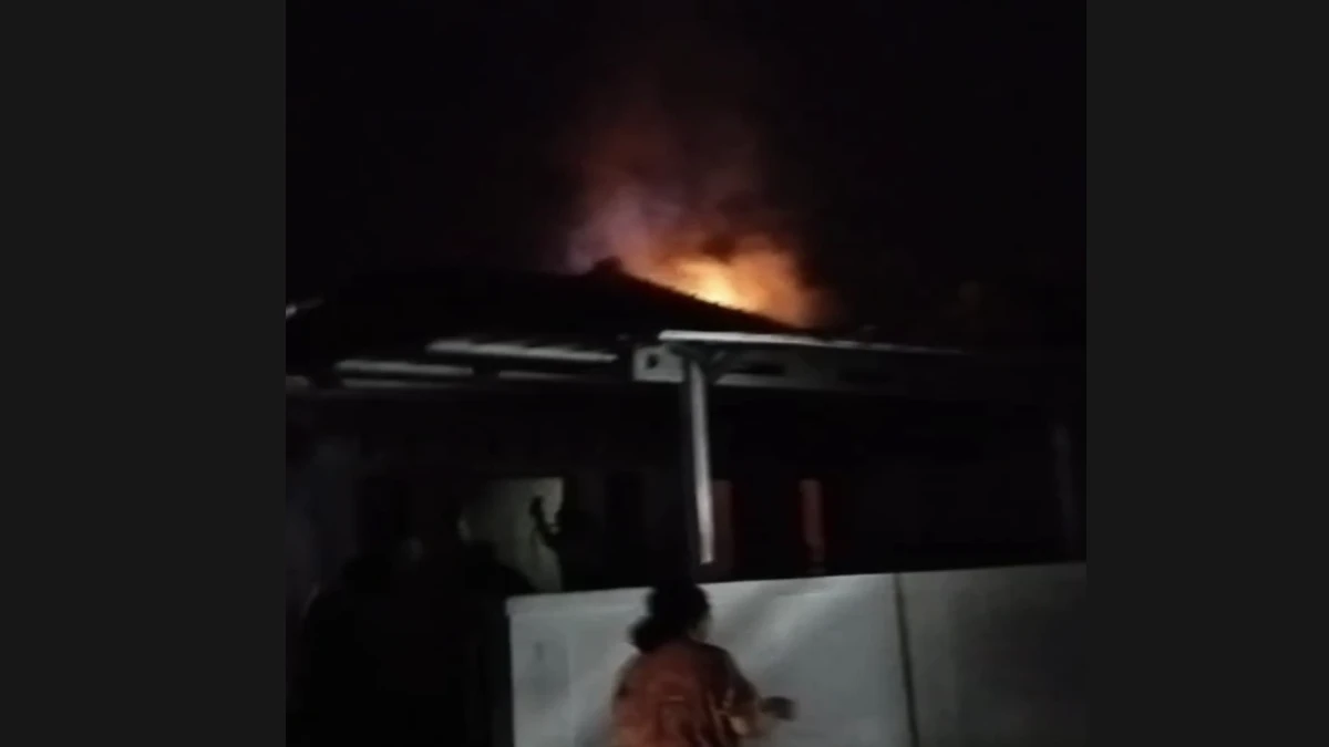 Rumah di Cikaum Dilalap Si Jago Merah