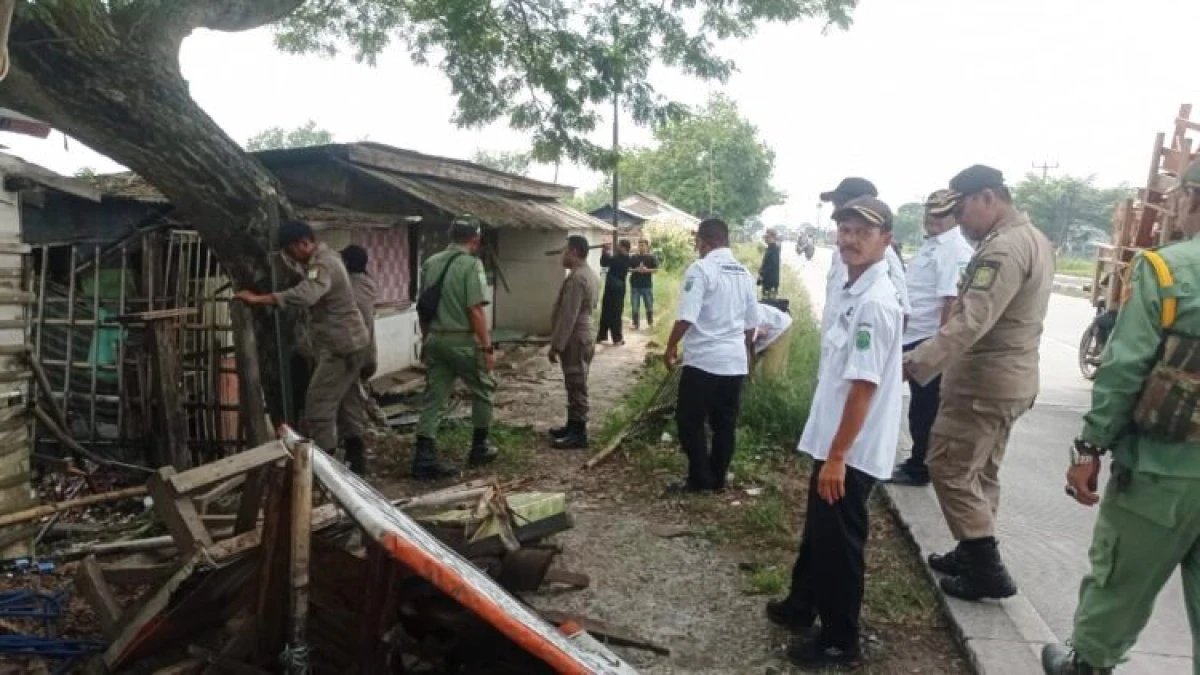 Pemerintah Tertibkan Warung Remang di Jalan Pantura, Kerap Digunakan Tempat Prostitusi di Subang