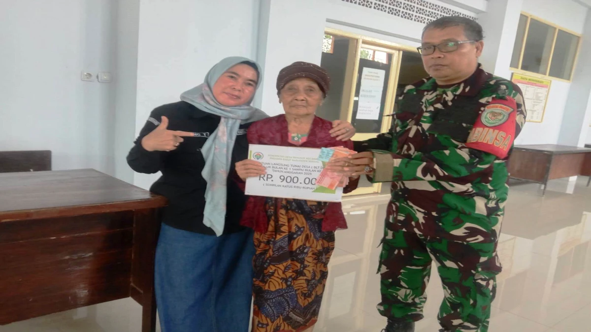 32 Jompo dan Lansia Desa Pangsor Subang Terima BLT DD