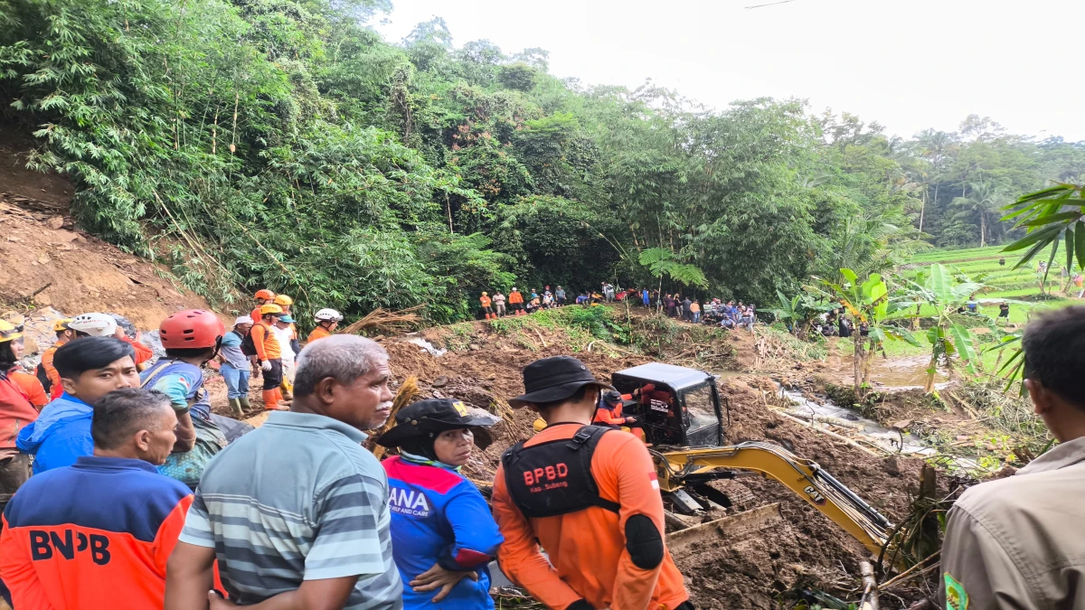 Faktor Cuaca, Pencarian Korban Longsor i Desa Dayeuhkolot Subang Dihentikan Sementara
