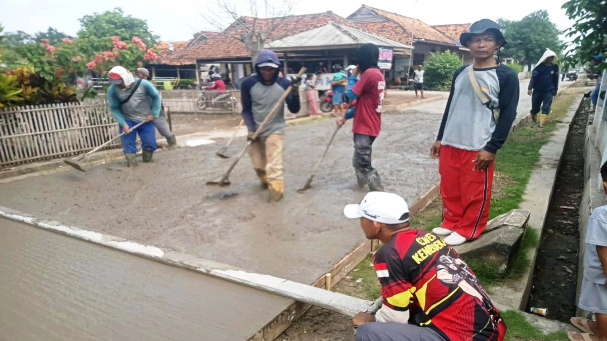 Realisasi DD, Pemdes Kosambi Subang Bangun Jalan Lingkungan