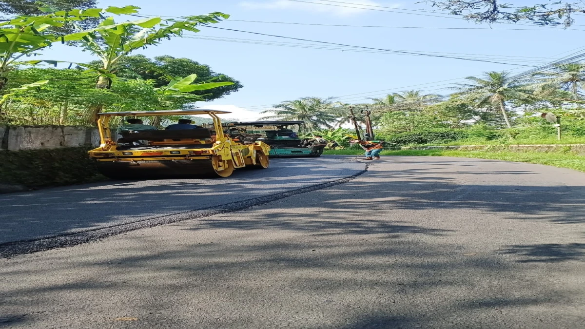 Aqua Subang Perbaiki Jalan Jalancagak Sumedang