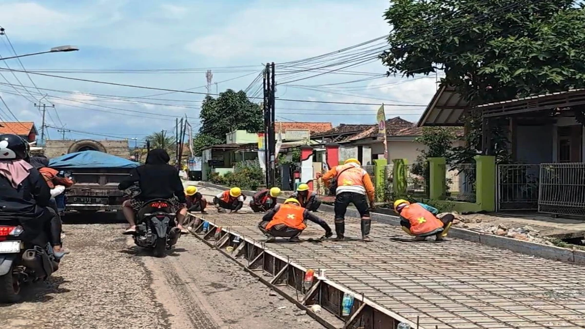 Warga Sambut Baik Perbaikan Jalan Dangdeur-Gambarsari, Mudahkan Aktifitas Warga di Subang