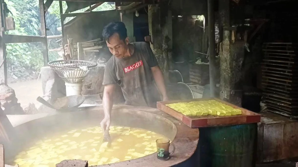 Perajin Tahu di Purwakarta Dihantam Gelombang Kenaikan Harga Kedelai Impor