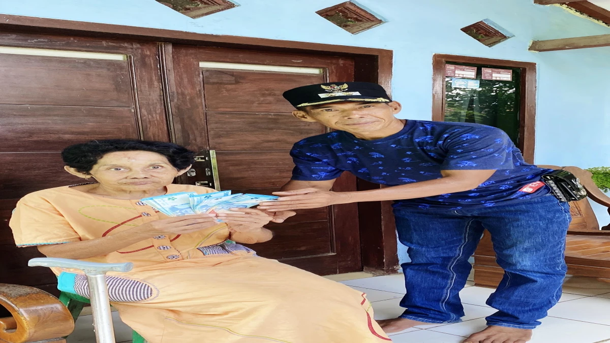 65 KPM Dapat BLT DD Ekstrim di Desa Cibogo, Umumnya Lansia Sebatangkara