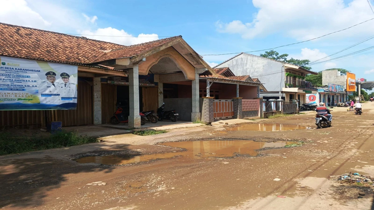 Warga Kampung Krajan Keluhkan Jalan Rusak, Bupati Subang Janjikan Perbaikan Menyeluruh
