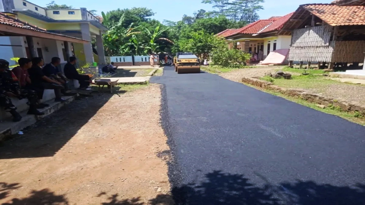 Tingkatkan Kualitas Infrastruktur di Subang, Pemdes Cisaga Bangun Jalan Kampung