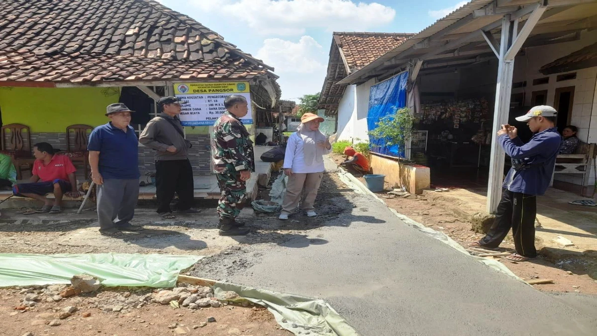 Realisasikan Dana Desa di Subang, Pemdes Pangsor Bangun Jalan Cor Beton