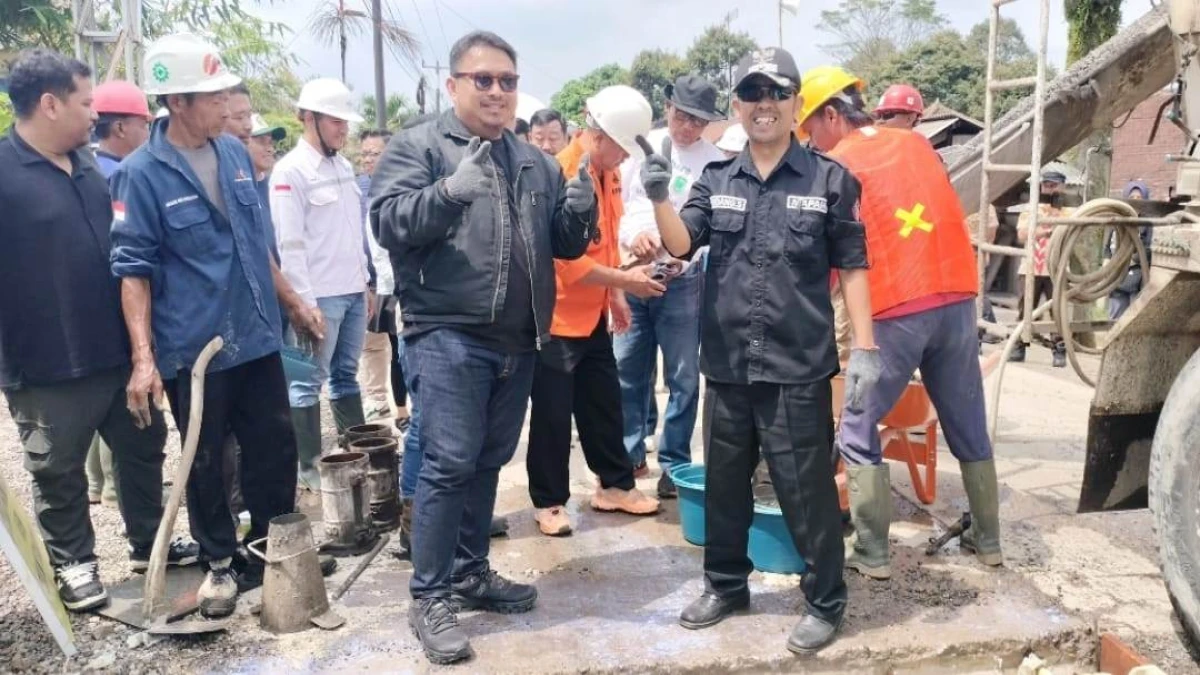Kabulkan Keinginan Warga, PT. RSM Cor Jalan Kabupaten di Subang