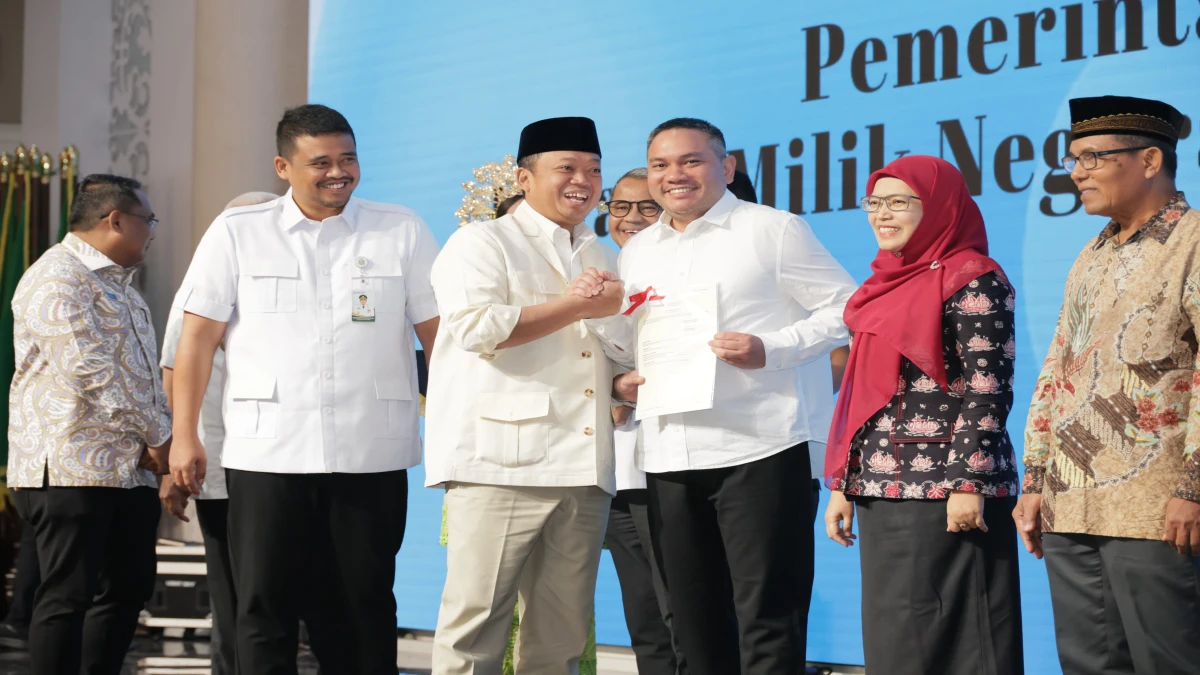 Percepat Pendaftaran Tanah di Sumut, Menteri Nusron Serahkan 875 Sertipikat Tanah
