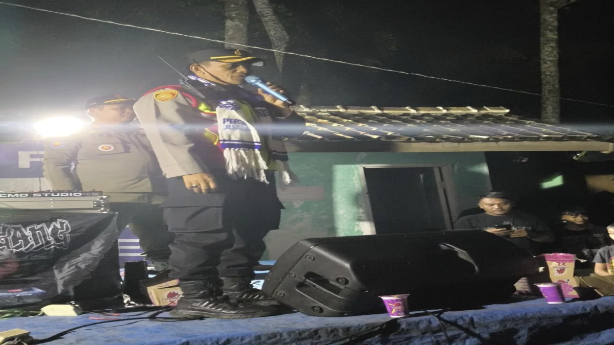 Kapolsek Jalancagak Nobar Bersama Bobotoh Subang Selatan, Titip Pesan Jaga Kamtibmas