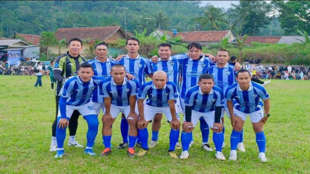 Lapang Pasanggrahan Dirapikan Jelang Laga Persahabatan Tim Pemkab Subang vs Persib Legend Besok
