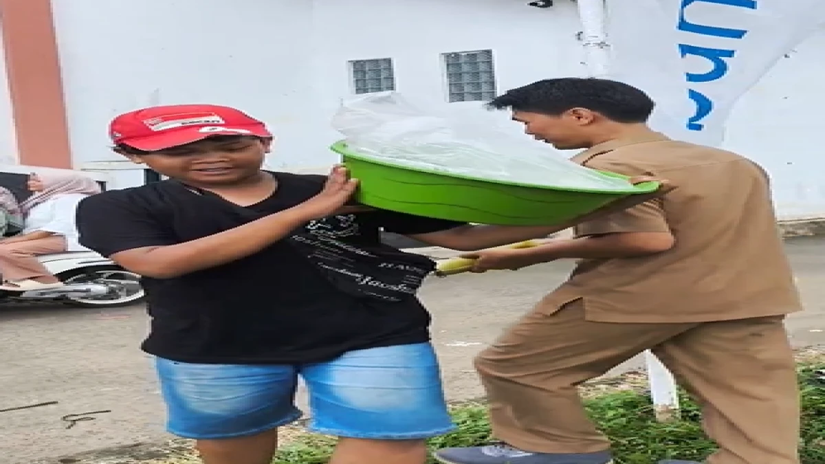 Berjuang Sejak Dini, Lukman Bocah Kelas 6 SD Penjual Jagung dari Kasomalang