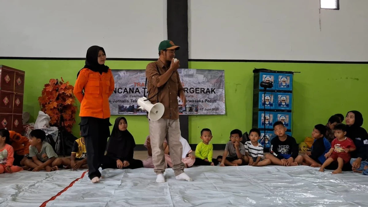 Trauma Healing Penuh Cinta untuk Korban Bencana di Purwakarta oleh IJTI Purwasuka