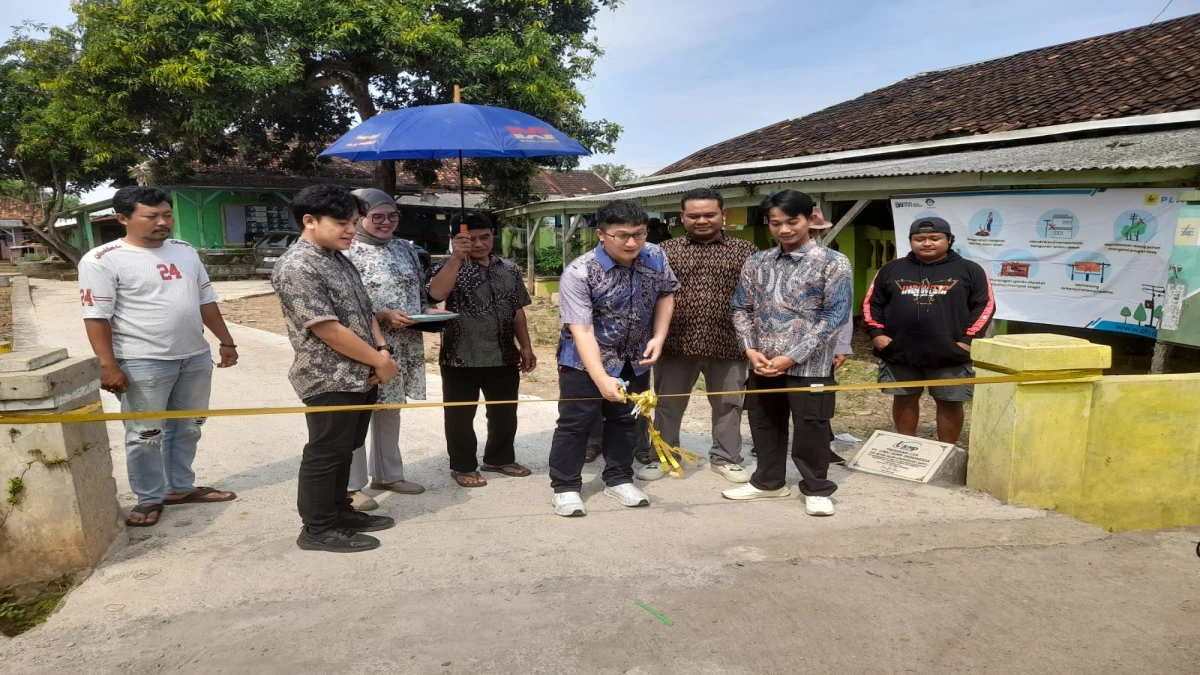 PT Uwu Jump Indonesia Bangun Jalan Beton 320 Meter di Desa Gunungsari Subang melalui Program CSR