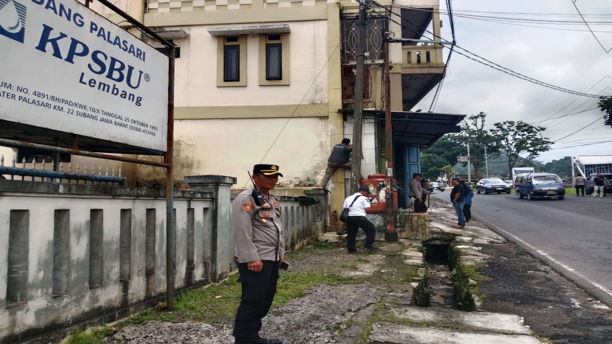 Polsek Jalancagak Dukung Penertiban Bangunan Liar di Subang