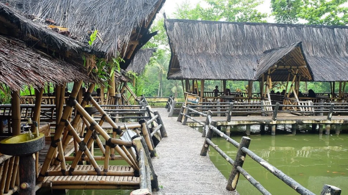 Rekomendasi Tempat Makan Lesehan di Subang, bikin Nyaman dan Tenang!