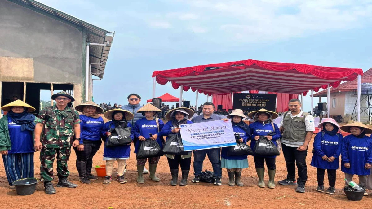 Astra Group Salurkan Sembako untuk Petani Mitra Kodim saat Agroforestri