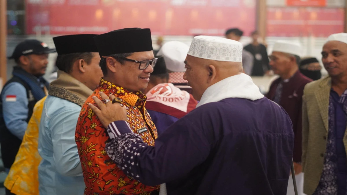 Wabup Subang Sambut Kepulangan Jamaah Haji Kloter 26 KJT: "Berangkat Utuh, Pulang Pun Utuh"
