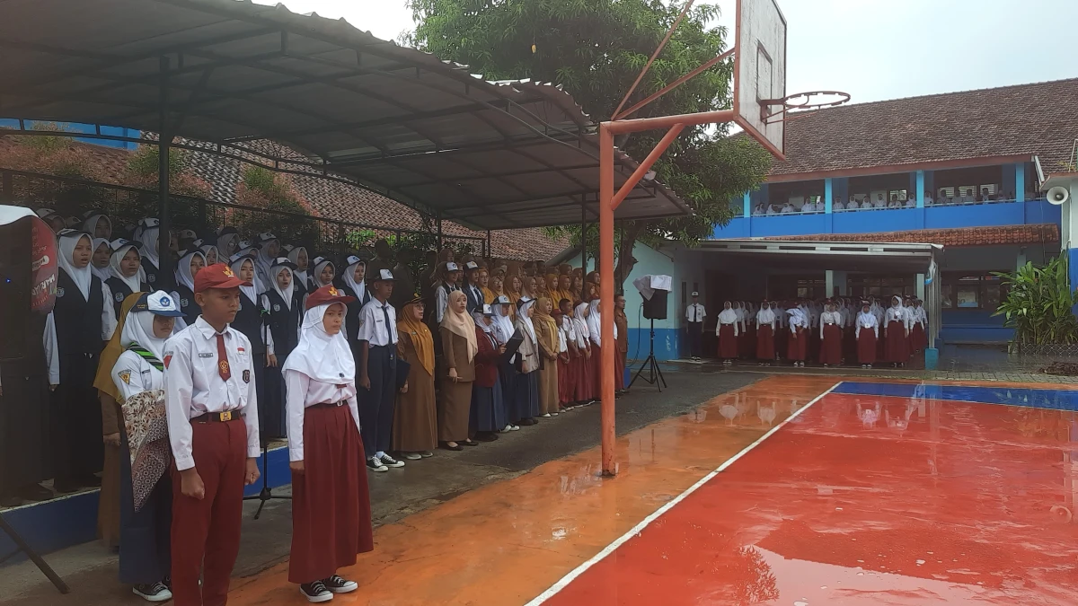 Hari Pertama Masuk Sekolah Disambut Hujan, Disdikbud Subang Pastikan MPLS Ramah