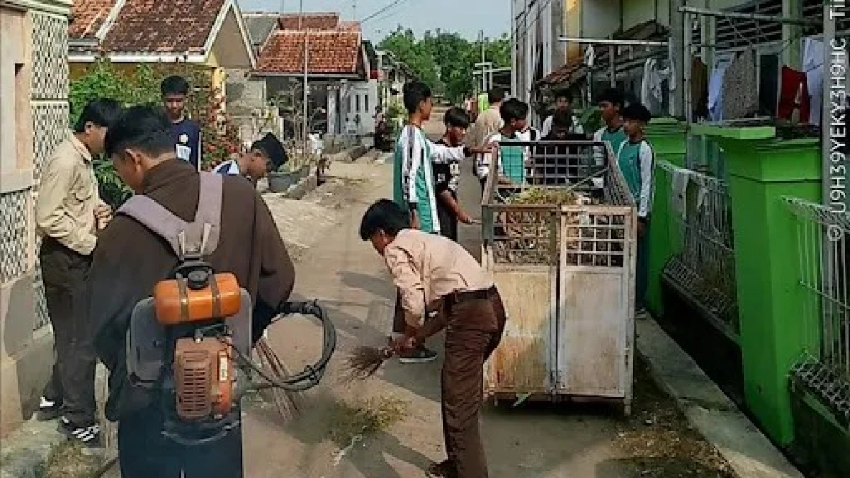 Hari Jadi Compreng ke 38, Pemcam Bareng DLH Gelar Gebyar Kebersihan