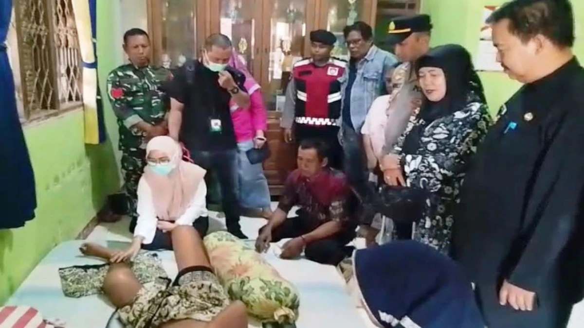 Bocah Muara di Subang Terpaksa Berhenti Sekolah, Terbaring Tak Berdaya Akibat Tumor di Kaki