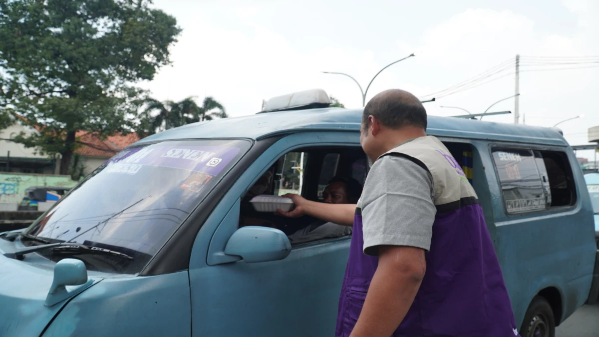 Jum’at Berkah, BMM Bagikan Ribuan Paket Makanan Untuk Dhuafa