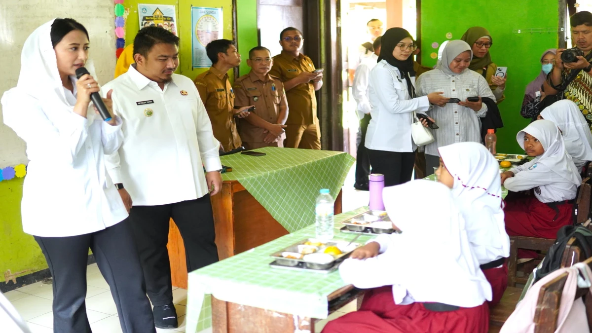 Gizi Tercukupi, Wamendag: Siswa Bisa Fokus Belajar dan Produktif, Investasi Menuju Generasi Indonesia Emas 2045