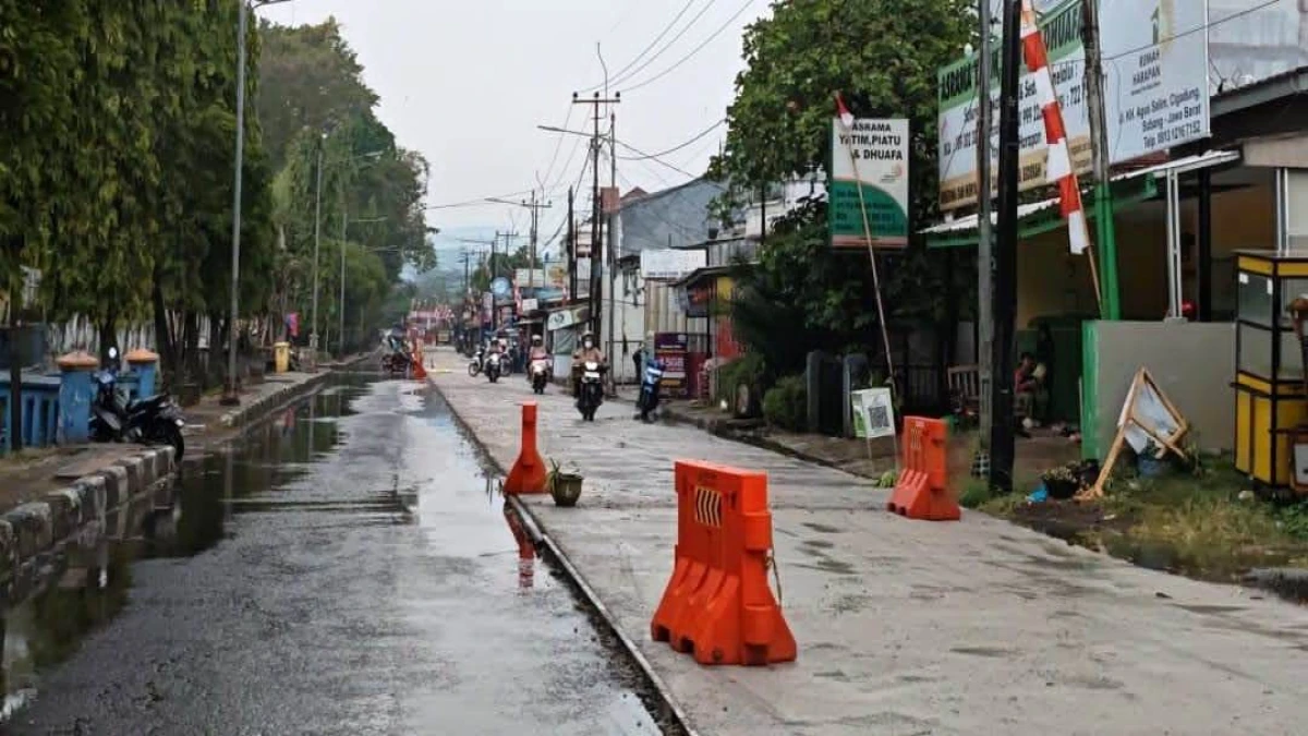 Proses Perbaikan Jalan di Subang Kota, Warga Diminta Sabar dan Tertib