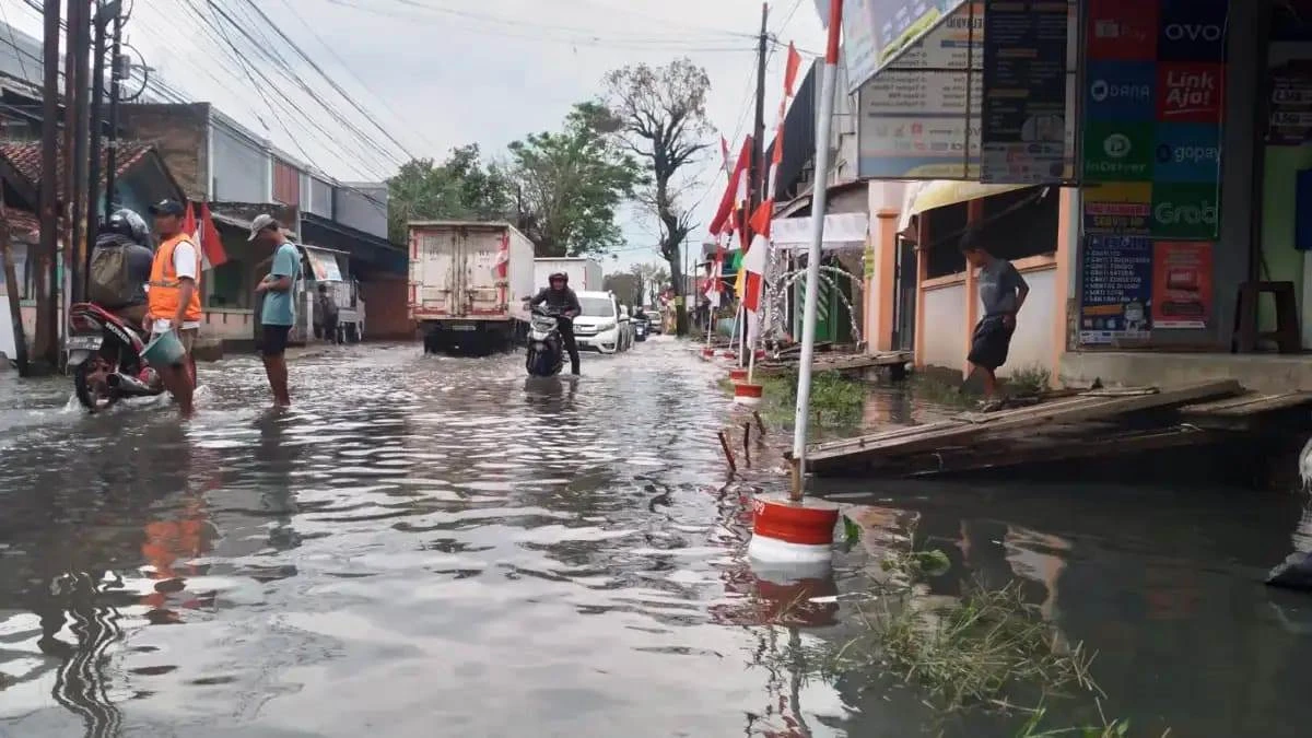 Dibiarkan Mangkrak, Proyek Normalisasi Drainase di Kampung Rancabatok Bandung Bahayakan Warga