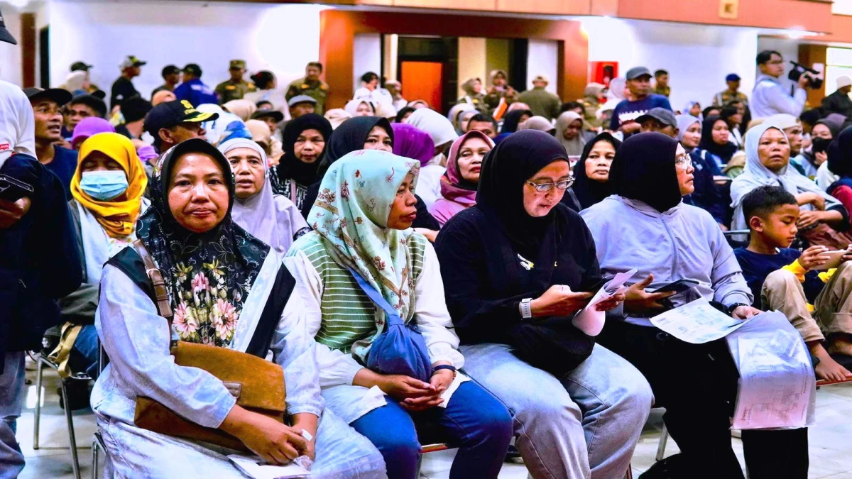 Uang Tunggu untuk Pedagang dl Desa Cisaat Subang Mulai Disalurkan