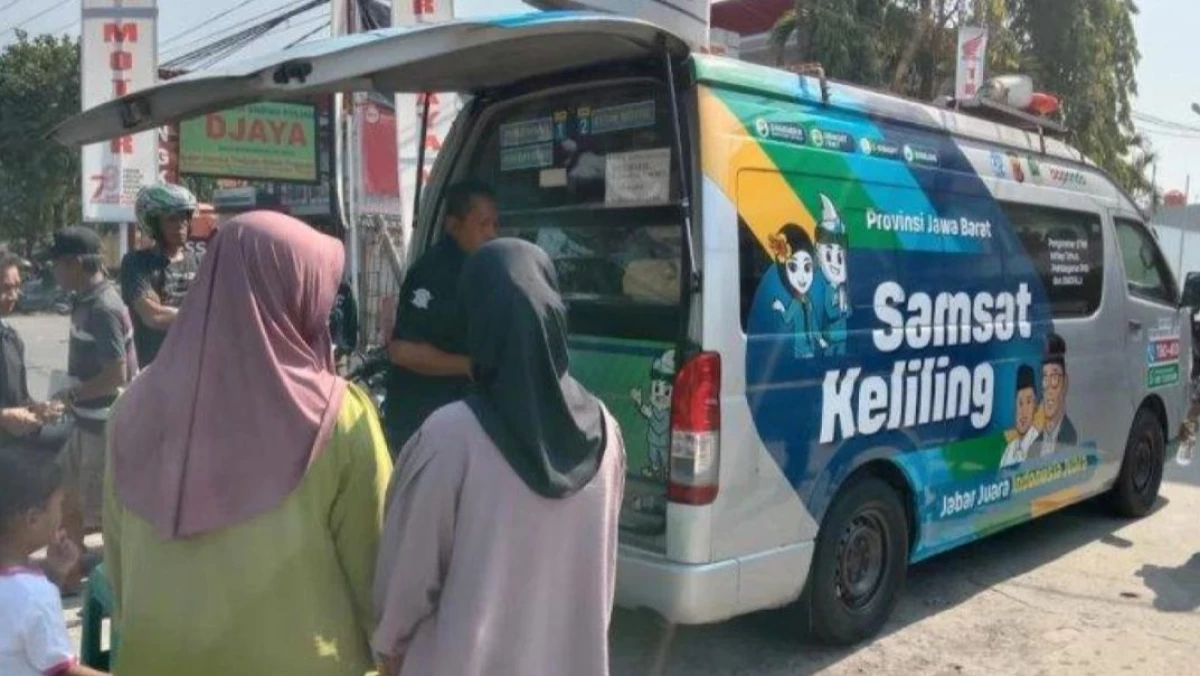 Samsat Subang memberikan kemudahan bagi masyarakat yang akan membayar pajak dengan adanya program Samsat Keliling.