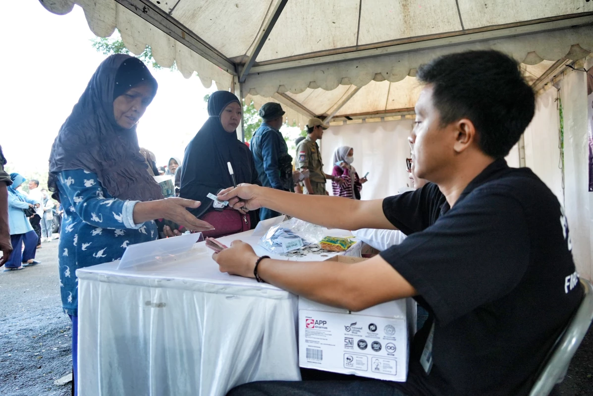 Realisasi penjualan operasi pasar bersubsidi di Jawa Barat selama Ramadan capai 90,14 persen.