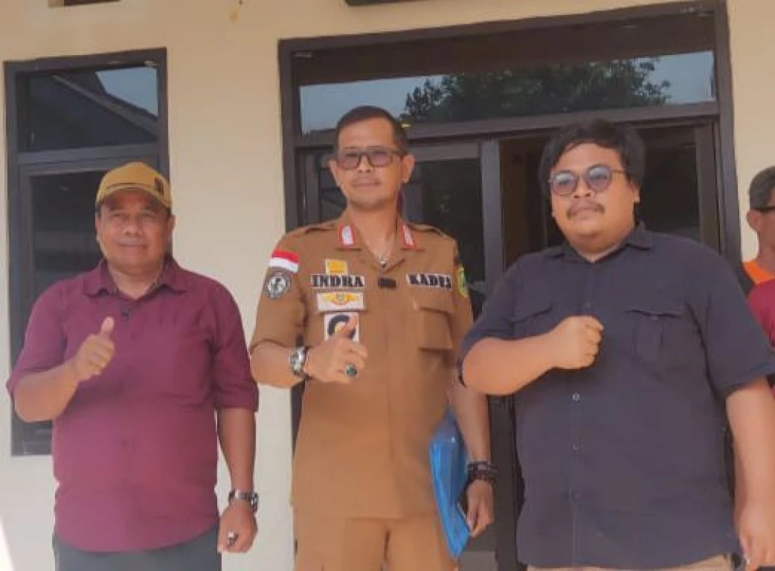 Bakal calon bupati Subang Indra Zainal Alim (tengah) saat melakukan safari politik di beberapa wilayah di Subang.