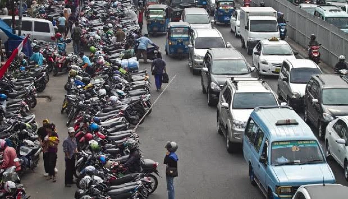 Dampak Parkir Liar Bagi Ekonomi Lokal dan Kesejahteraan Masyarakat (Sumber Foto Metro.TEMPO.co)