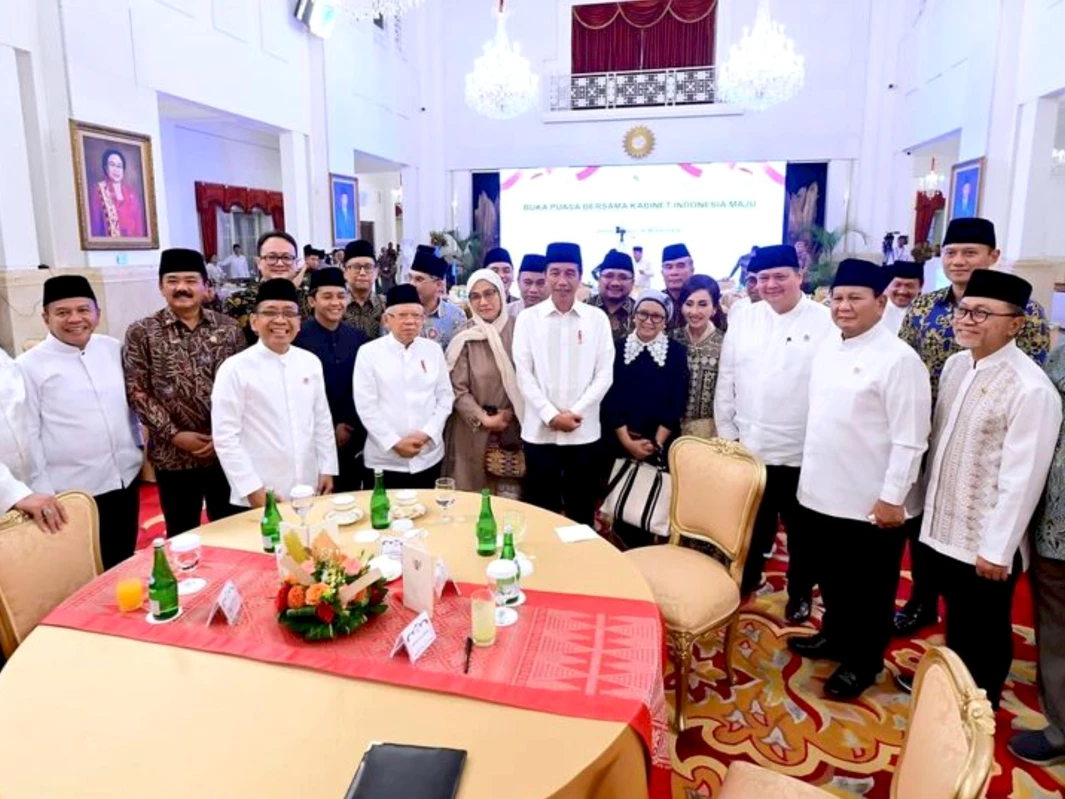 Momen Presiden Jokowi dan Kabinet Indonesia Maju Berbuka Puasa Bersama, Perdana Digelar Setelah 2019