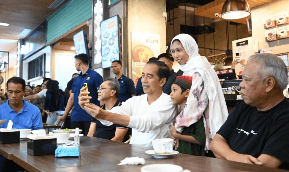 Momen Presiden Jokowi Bersua dengan Warga Lombok di Epicentrum Mall