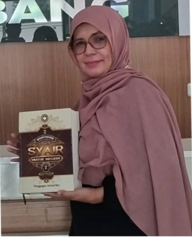 Siti Farida Rostiawaty   (Pembina Forum Ekskul Jurnalistik Subang)