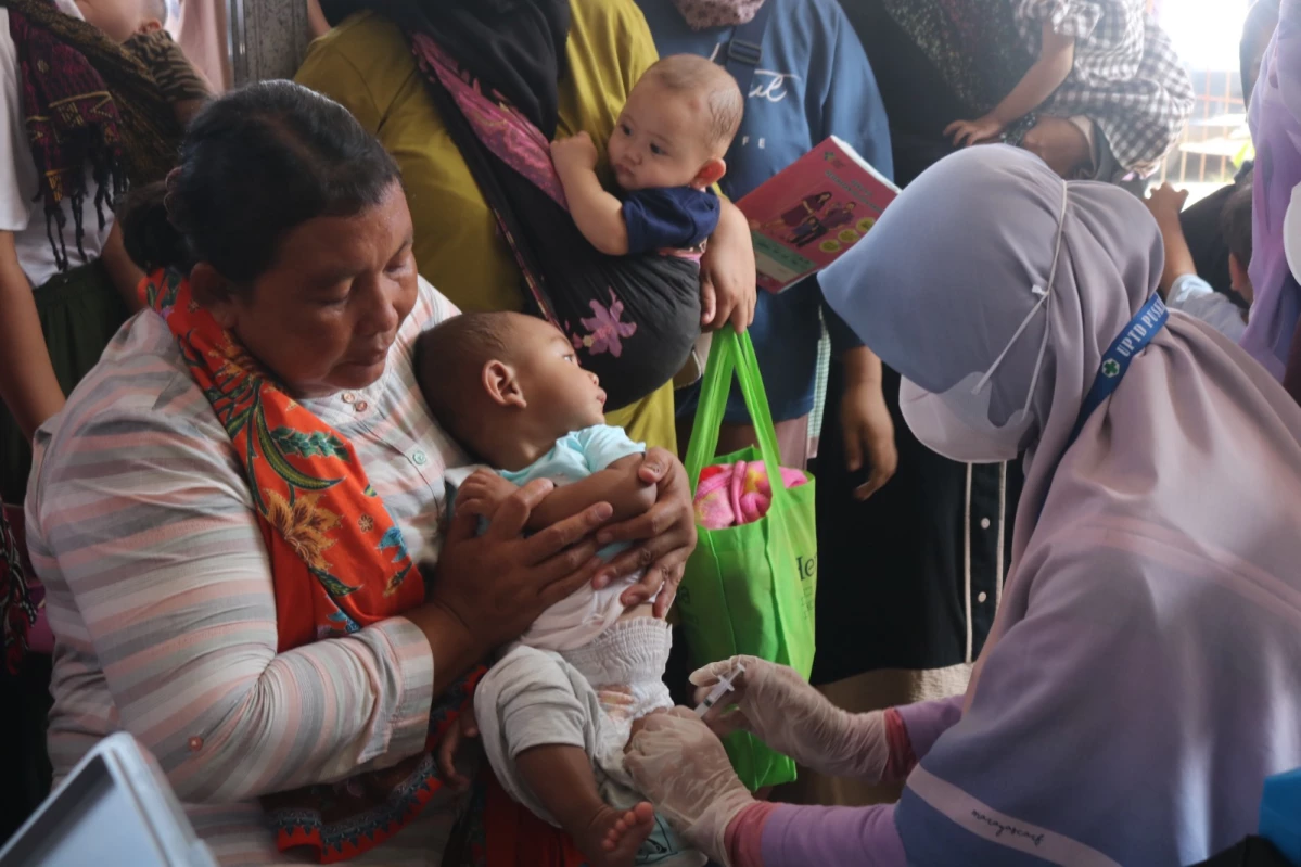 Vaksinasi imun bersama mitra dan masyarakat wilayah kecamatan Cibogo, di halaman Kantor Desa Cibogo pada, Kamis (16/05). (Zaenal Abidin/Pasundan Ekspres)
