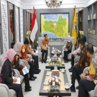 Gubernur Jawa Tengah Ahmad Luthfi menerima audiensi dari Indonesia Power. di kantornya pada, Jumat (4/7/2025). (Dok Humas Pemprov Jateng)