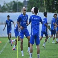 LATIHAN PERSIB - Ada tujuh pemain baru Persib Bandung sudah mulai berlatih di latihan perdana pramusim pada Senin (30/5/2025) di Lapangan pendamping Stadion Gelora Bandung Lautan Api (GBLA), salah sarunya Wiliam Marcilio. (foto KOMPAS.com)