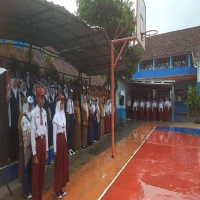 hari pertama masuk sekolah