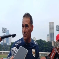 Pelatih Timnas Indonesia U-23, Gerald Vanenburg di Stadion Madya, Gelora Bung Karno, Jakarta, Senin (26/6/2025). (foto Bola.com/Hery Kurniawan).