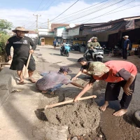 Warga Kampung Cadasngampar