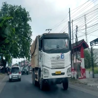 Truk Pengangkut Tanah