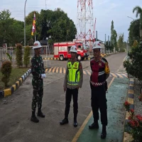 Petugas keamaan berjaga di sumur gas Pertamina Cidahu Subang usai insiden ledakan pada Selasa pagi (5/8/2025).