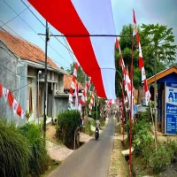Bendera panjang HUT ke-80 RI