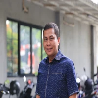 Direktur Utama Radar Banten Grou